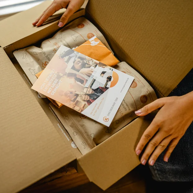 Prall gefülltes Futterpaket mit getreidefreiem Trockenfutter von Das Gesunde Tier.